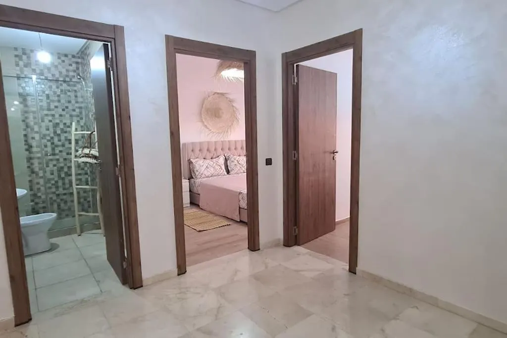 Appartement 2 Chambres Vue Piscine A Gueliz En Face La Gare De Train Marrakech Marakéš Maroko